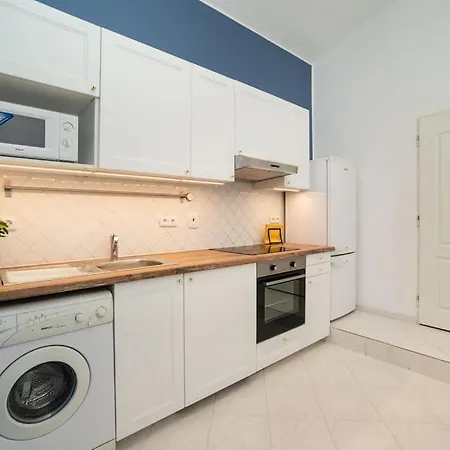 Cosy, Retro-styled Flat In Beautiful Zizkov פראג