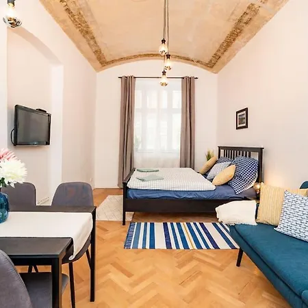 Cosy, Retro-styled Flat In Beautiful Zizkov דירה פראג