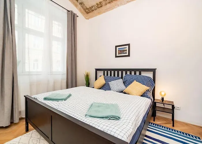 Cosy, Retro-styled Flat In Beautiful Zizkov Appartamento *
