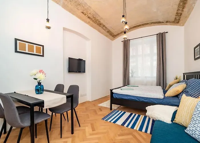 Cosy, Retro-styled Flat In Beautiful Zizkov * Praga