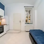 Cosy, Retro-styled Flat In Beautiful Zizkov Apartmán